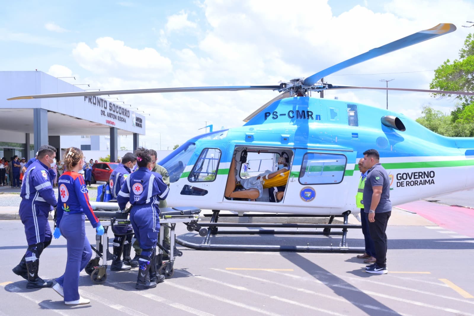 governo-de-roraima-aciona-helicoptero-para-transferir-vitima-de-acidente-grave-em-caroebe