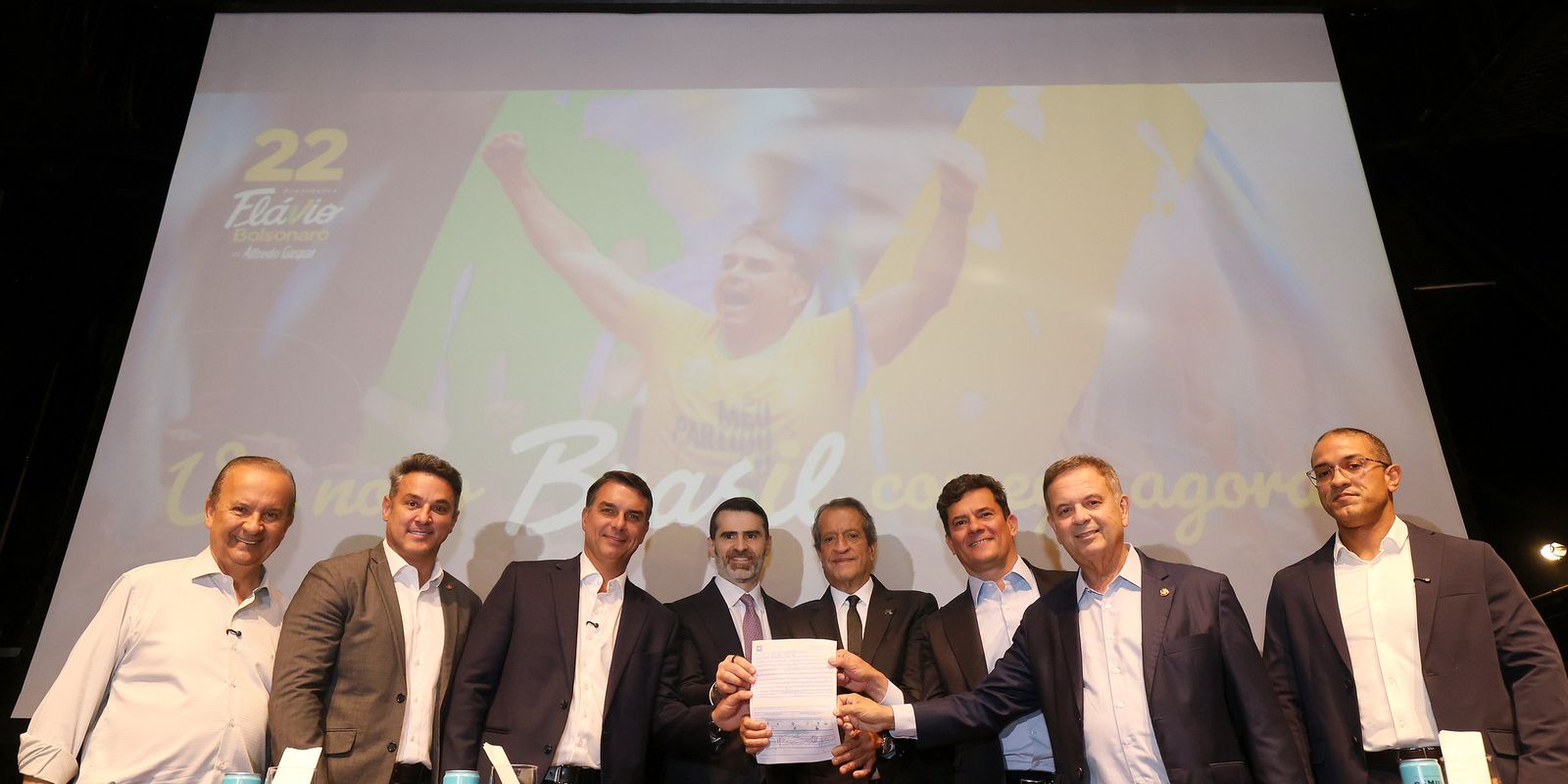 flavio-bolsonaro-recebe-apoio-de-governadores-eleitos-e-cury
