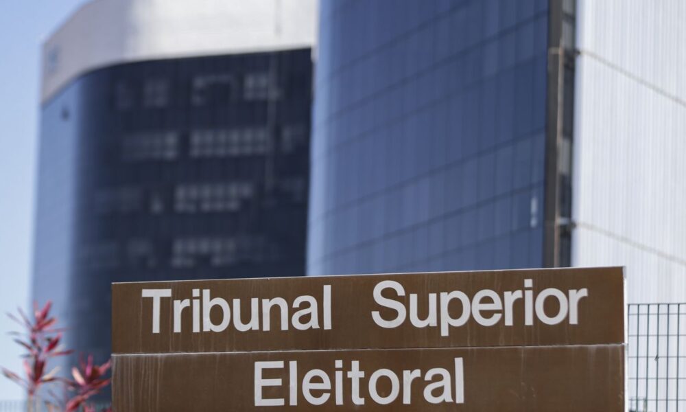 tse-barra-anuncios-de-lula-acusando-flavio-de-ser-contra-escala-6×1