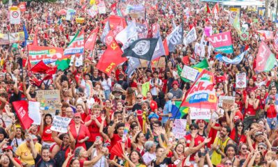 milhares-ocupam-copacabana-em-ato-pela-democracia-e-em-apoio-a-lula