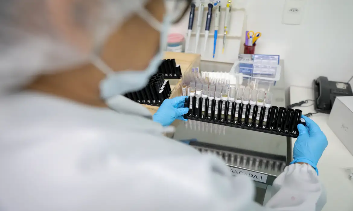 malaria:-anvisa-autoriza-teste-em-humanos-de-vacina-100%-brasileira