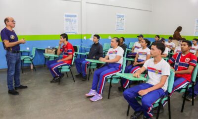 reconhecimento-alerr-destaca-valorizacao-dos-professores-e-leis-estaduais-voltadas-a-educacao