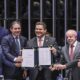 congresso-promulga-fim-da-escala-6×1-e-trabalhadores-terao-duas-folgas-semanais-a-partir-de-dezembro