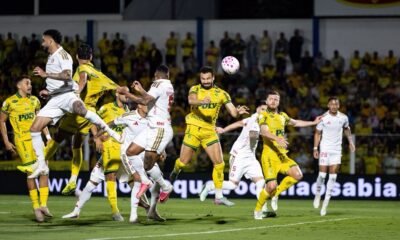 com-um-a-mais,-mirassol-vence-e-complica-internacional-no-brasileirao