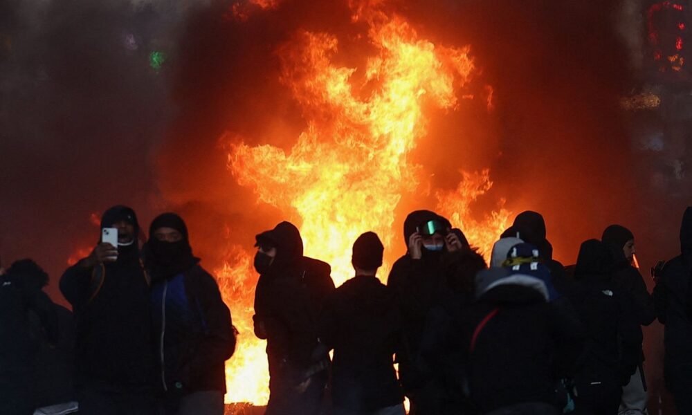 tensoes-voltam-a-crescer;-franca-contabiliza-custos-de-protestos