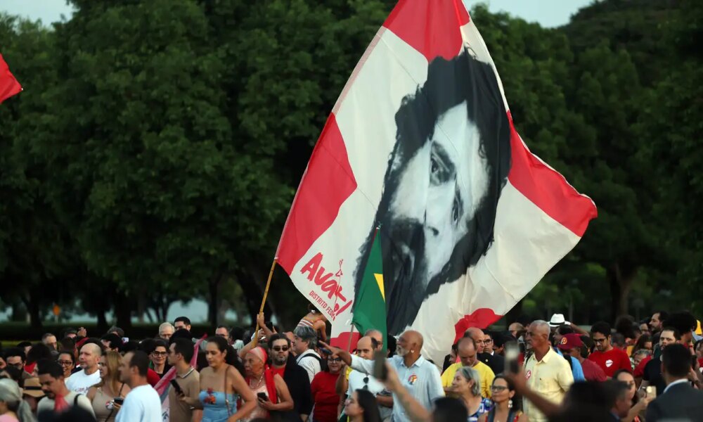 lula-e-eleitores-idosos-se-emocionam-em-“festa-de-aniversario”