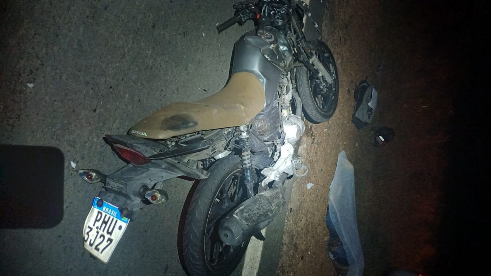 motociclista-bate-em-picape,-cai-na-pista-e-morre-atropelado-no-canta